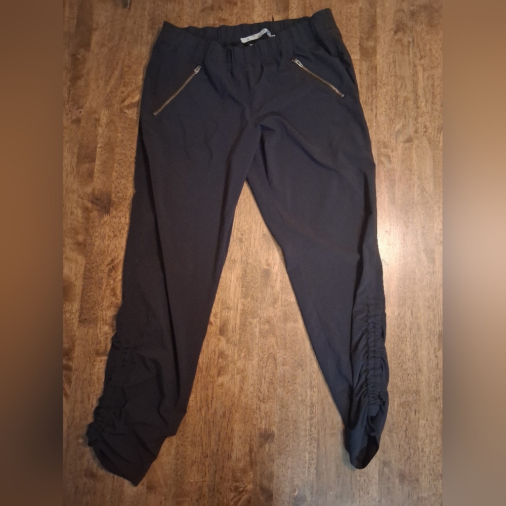 Athleta Womens Track Pants Black Ruched Ankle Zip Pocket Elastic Waist Size 6